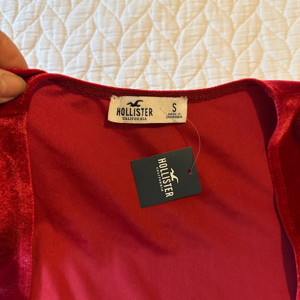 Hollister Red Velvet Crop Top NWT - Picture 3 of 5